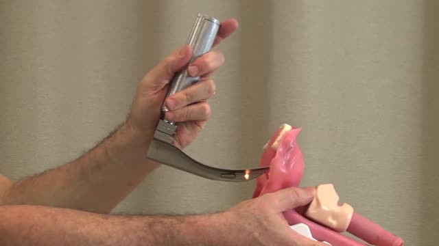 ⁣Direct Laryngoscopy: MICU Fellows Airway Course