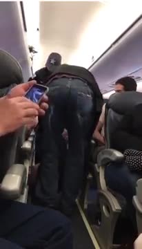 ⁣Doctor Knocked Out and Dragged off United Airlines Flight.